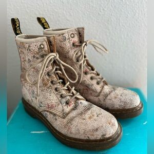 Dr. Martens | 1460 Pascal Cracked Floral Leather Size 41 or US 9